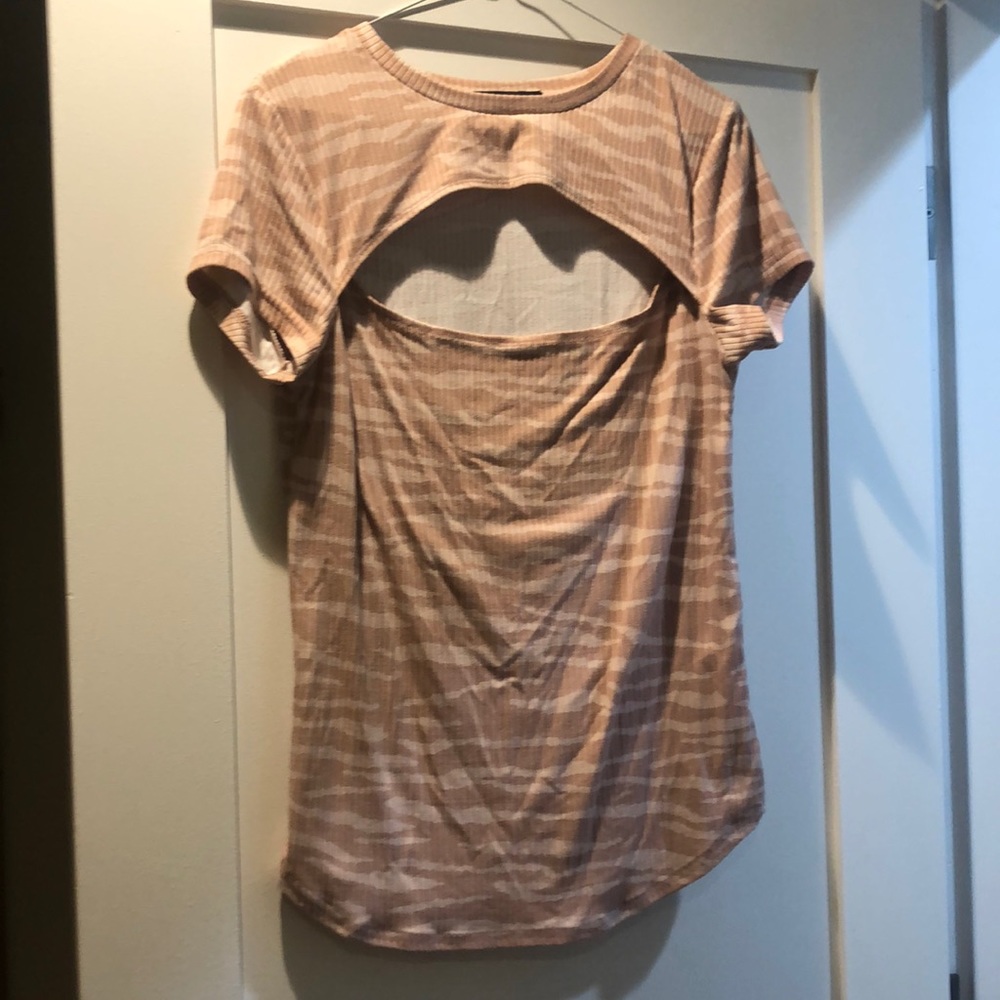 Derek Heart Ladies Large pink camo top